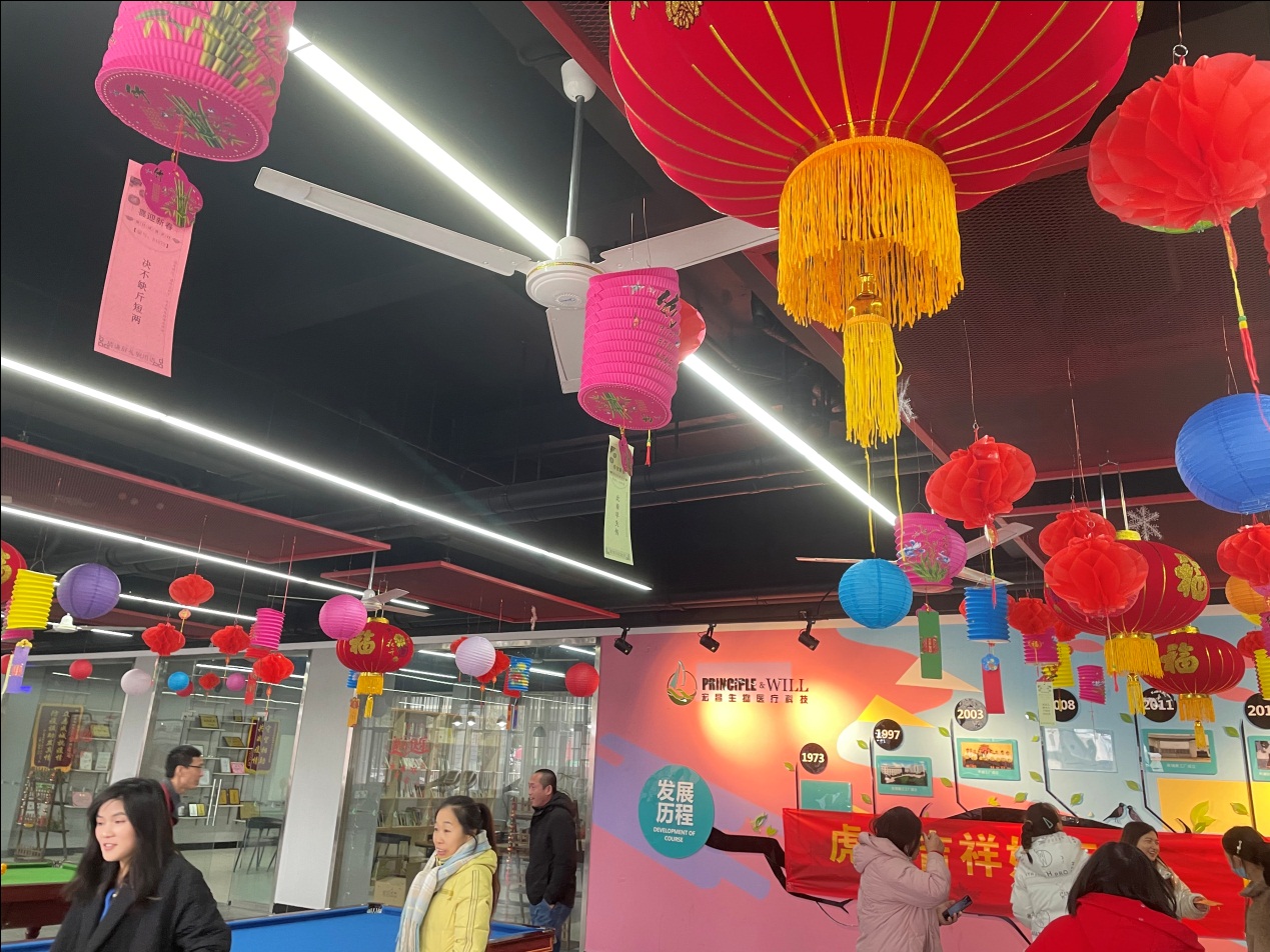 There are many activities for staying in the factory during the Chinese New Year, and we can celebra